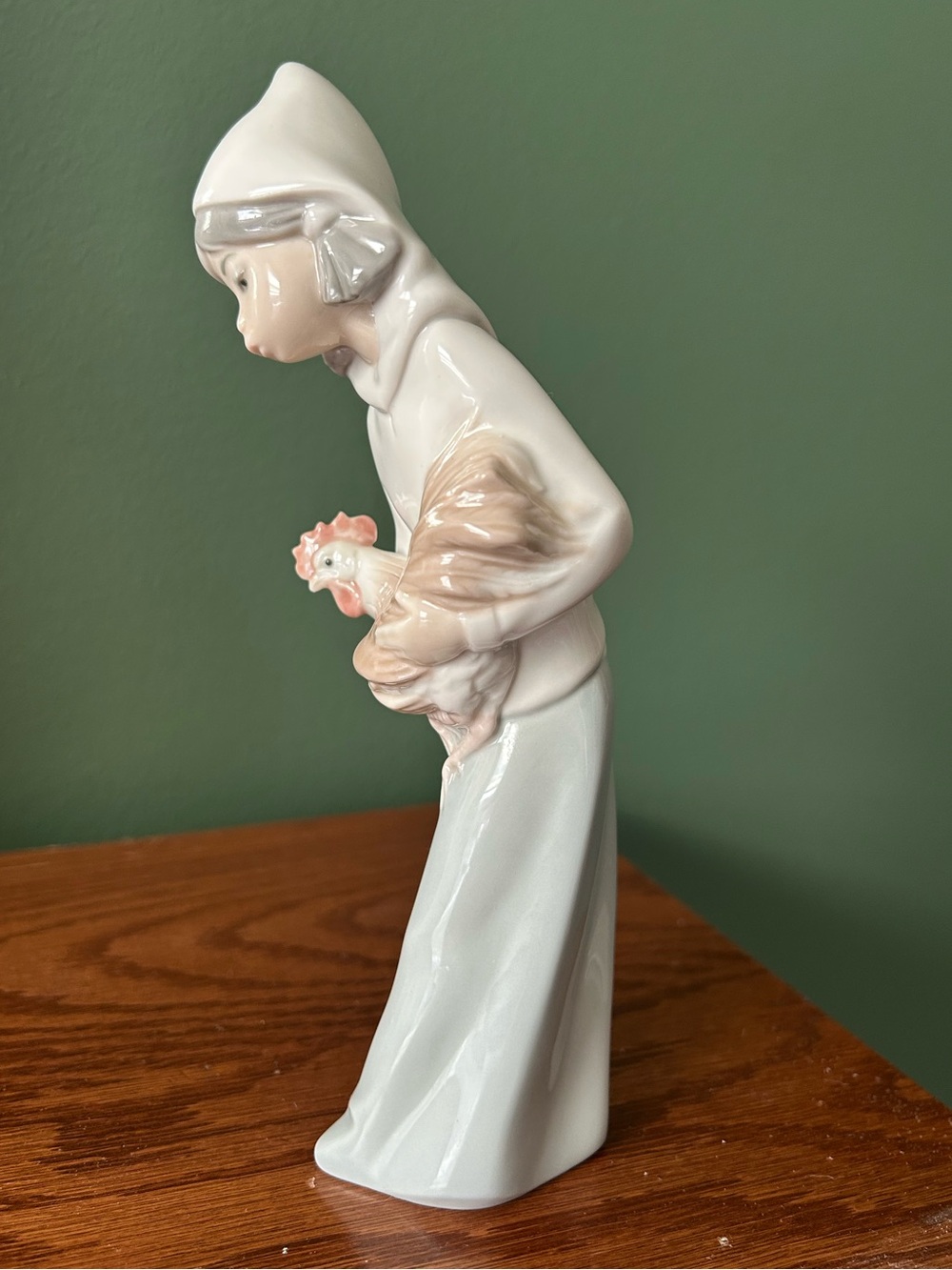 Llardo Figurine Girl Holding Rooster- Cream & Tan - Picture 4 of 4